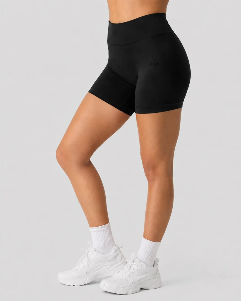 Smooth Seamless Midi Shorts Black